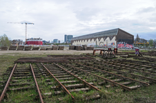 909655 Gezicht op het terrein van de voormalige werkplaatsen van de Nederlandse Spoorwegen aan de 2e Daalsedijk te ...